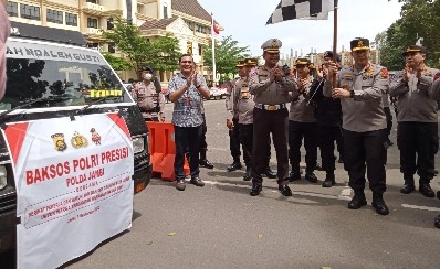 Polda Jambi Salurkan 1600 Paket Bansos Untuk Masyarakat Terdampak Kenaikan BBM