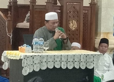 Warga Jambi Antusias Mengikuti Ceramah Yahya Waloni