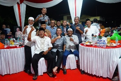 Dikediaman Orang Tua, Pangdam II Silaturahmi Bersama Teman Sepermainan