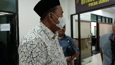 Mantan Bupati Sarolangun Hilalatil Badri Juga Ikut Diperiksa Penyidik KPK