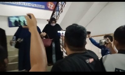 Rahima Diperiksa Satu Jam Lebih, Maaf Saya Lagi Sakit Sambil Berlalu