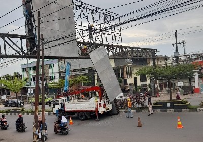 Pemilik Papan Reklame Diberi Waktu Satu Minggu Mengurus Izin