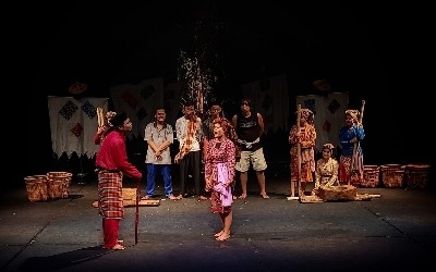 Pergelaran Teater Tonggak Lesung Luci Menjadi Penutup Temu Teater Jambi 2022