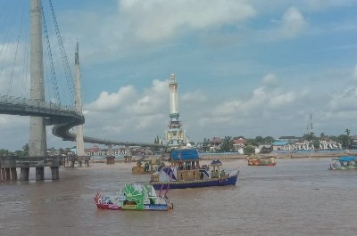 Lomba Perahu Hias HUT Provinsi Jambi ke 66 Hidupkan Suasana di Sungai Batanghari