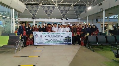 30 Orang Pendamping dan Pelatih Kafilah Berangkat Umroh