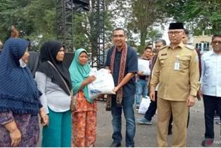 Kementrian BUMN Salurkan Ribuan Paket Sembako