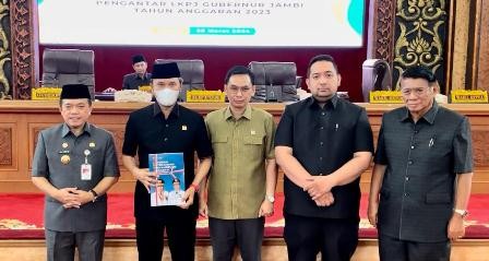 Edi Purwanto Pimpin Rapat Paripurna Penyampaian LKPJ Gubernur Jambi tahun anggaran 2023