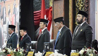 dewanagus1.jpg