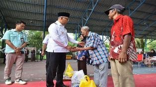 Fasha Serahkan Bantuan Bagi Masyarakat Miskin Ekstrem