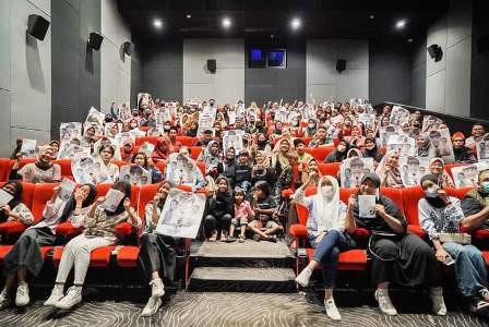 Hesti Haris Boyong Anak Anak SLB dan Panti Nonton Film Tegar