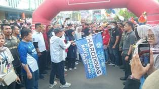 Walikota Fasha Membuka Jalan Sehat Puncak Hardiknas