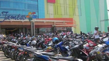 parkirnaik.jpg