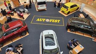 PT WRS Gelar Pameran Mobil dan Motor Listrik di SKA Mall Pekanbaru