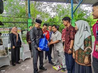 Pemkot Jambi dan Forum CSR Berikan Bantuan Sembako