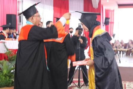 wisuda1.jpg