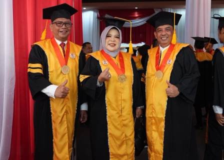 wisuda2.jpg