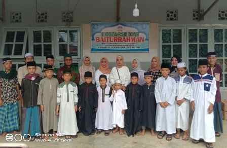 Bahagianya Anak Anak Panti Asuhan Baiturahman Dikunjungi Isteri Menteri Investasi dan Istri Gubernur